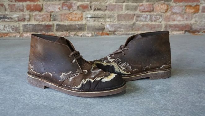 Cum cureţi rapid petele lăsate de zăpadă şi sare pe încălţări