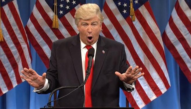 Alec Baldwin îl ridiculizează iar pe Donald Trump, în emisiunea Saturday Night Live