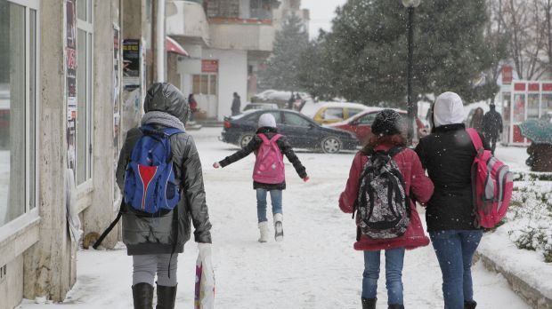 Decizia suprinzătoare a unui primar, pentru a ajuta părinţii care nu au unde să îşi lase copiii 