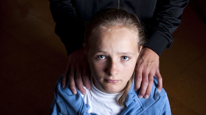 Şocant! Un bărbat a făcut doi copii cu fiica sa de 23 de ani. Tânăra este şi ea "rodul" unui incest 