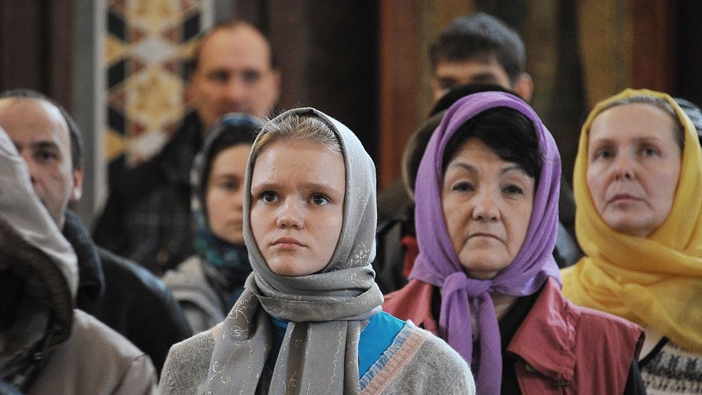 De ce unora li se face rău în timpul slujbelor religioase. Explicația șocantă a Bisericii