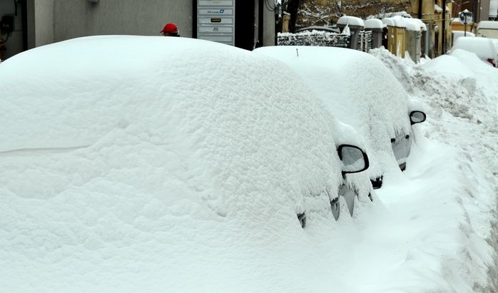 Stratul de zăpadă a ajuns la 1,75 metri în România. RECORD în Capitală