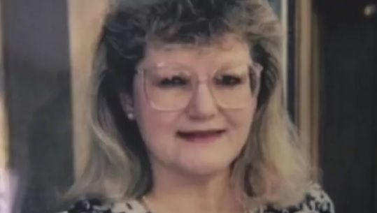 Şi-a trăit viaţa după regulile soţului. La moartea bărbatului, a şocat! "Eşti copilul diavolului!"