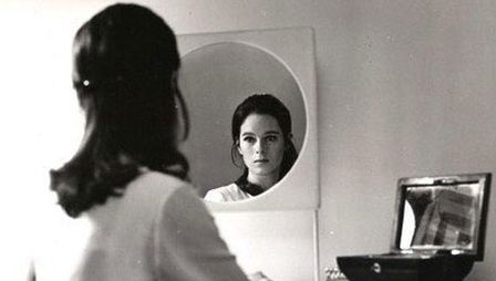 Greșeala pe care mulți o fac înainte de culcare. Renunță la aceste două obiceiuri