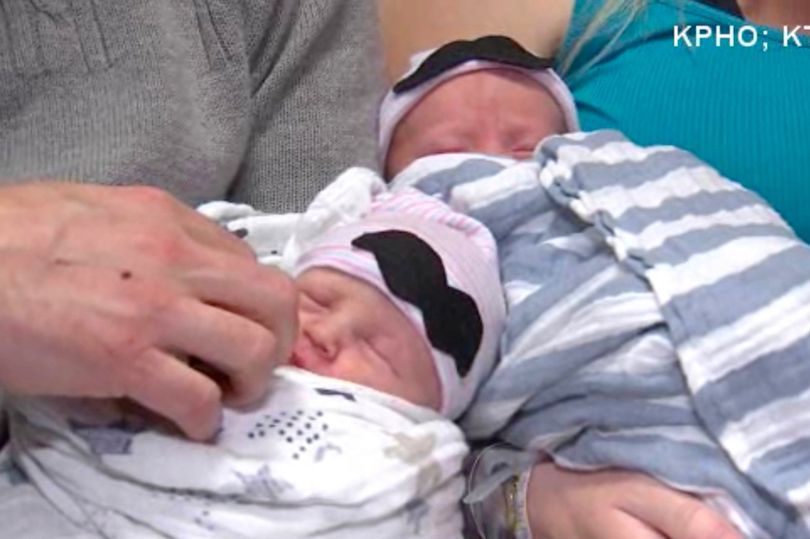 Aceşti fraţi gemeni s-au născut în ani diferiţi. Cum a fost posibil