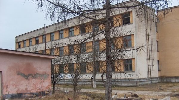 Soluţia Parchetului General, în schimbul graţierii: Penitenciare în unităţi militare dezafectate