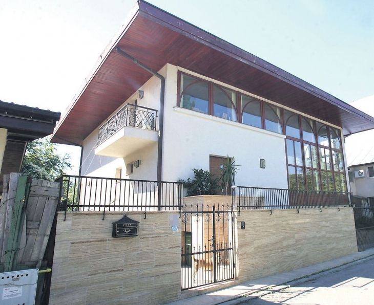 Cum arată vila fabuloasă a lui Victor Ciorbea, Avocatul Poporului 