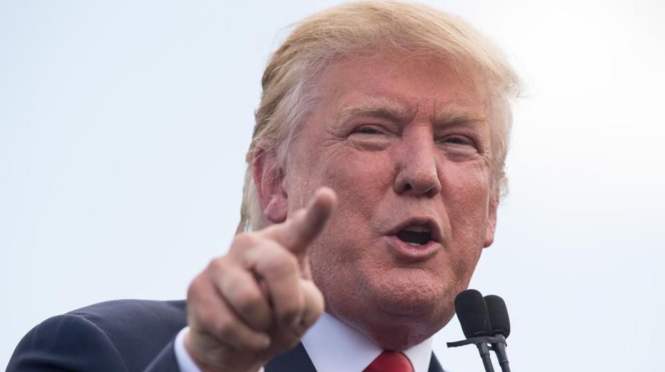 Una albă, una neagră! Ce are de gând Donald Trump să facă pentru minorităţile sexuale?