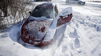 Au fost găsiţi morţi lângă maşina în care se aflau cei 3 copii ai lor nevătămaţi. Poliţiştii, şocaţi
