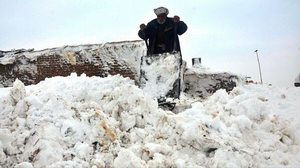 O furtună de zăpadă a dus la moartea a cel puțin 30 de persoane