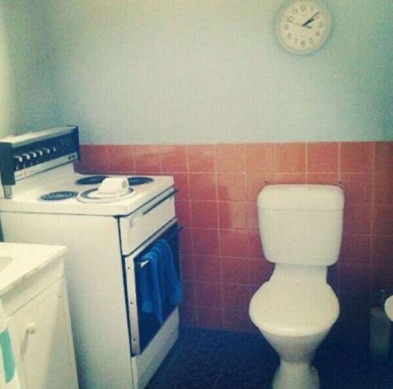 Când au intrat în bucătăria renovată și au văzut asta au amuțit. Apoi au văzut restul casei..