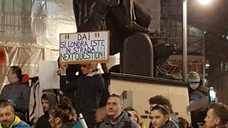 Protestele continuă şi la Londra! Câteva sute de oameni strigă la unison "Uniţi luptăm şi câştigăm"