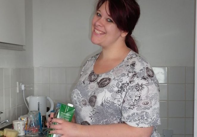 O femeie cântărea 165kg şi purta cizme bărbăteşti. A slăbit peste 80kg. Acum, e de nerecunoscut