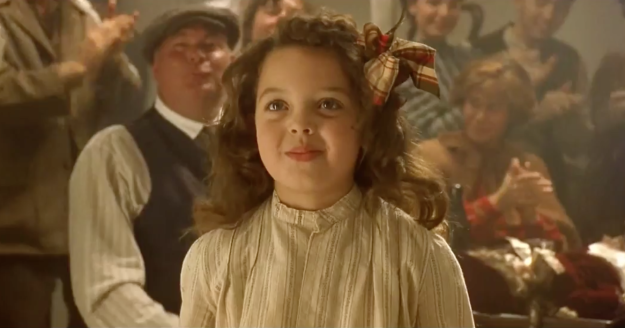 Cum arată acum, la 28 de ani, fetiţa care a dansat cu DiCaprio în Titanic. Tot frumoasă a rămas
