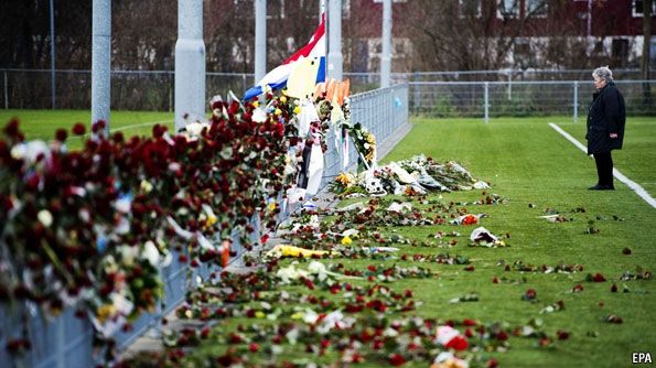 Tragedie la un meci de fotbal. 17 persoane au murit, alte sute s-au călcat în picioare