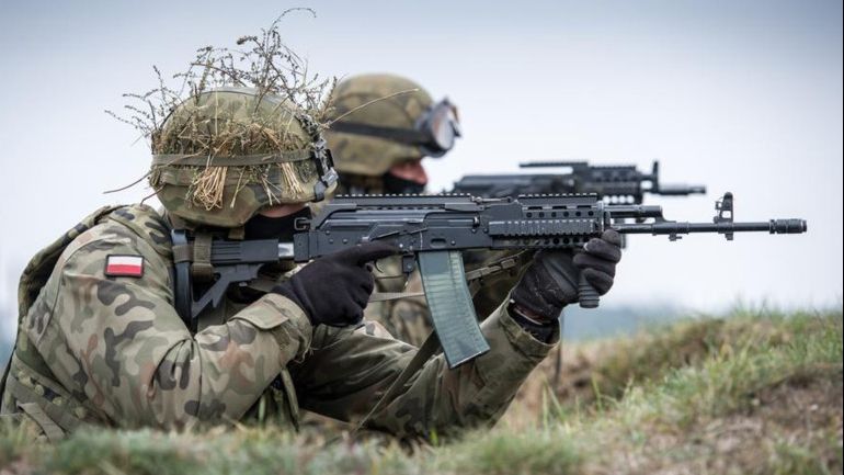 Decizie radicală în Polonia: Aproape toți șefii armatei au fost înlocuiți