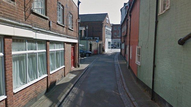 Şi-a sunat fetiţa care venea de la şcoală. Îngrozitor - copilul plângea în hohote, ce a auzit tatăl