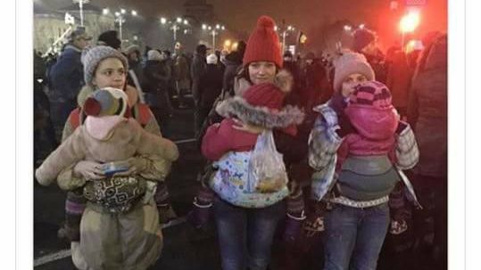 Cele mai IMPRESIONANTE fotografii de la protestele de joi seară din întreaga ţară
