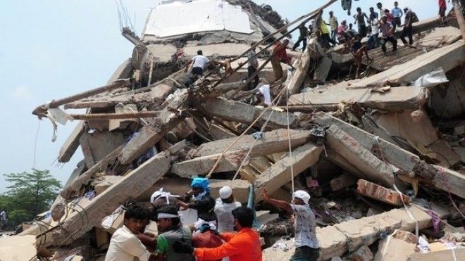 Tragedie în India! Cinci oameni au murit şi alţi 50 sunt dispăruţi după ce o clădire s-a prăbuşit 