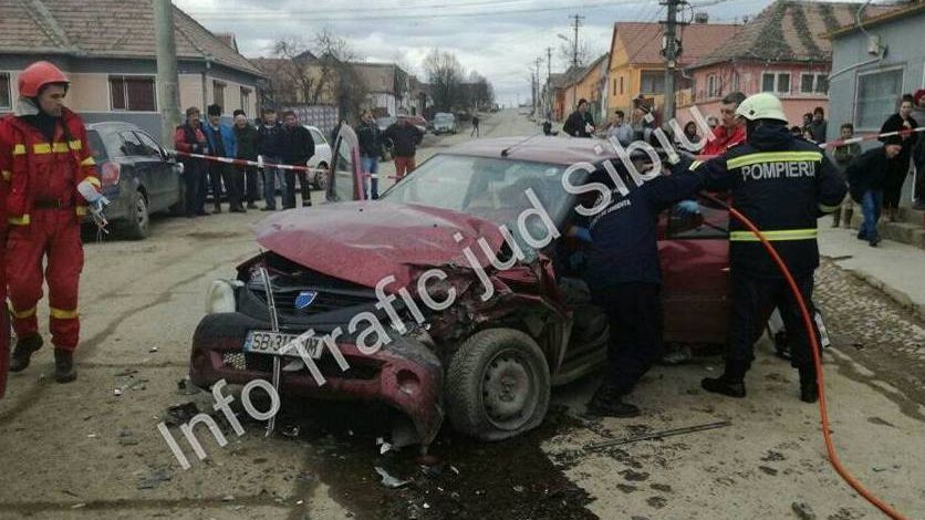 Accident șocant în județul Sibiu. Un copil aflat la volan a rămas încarcerat