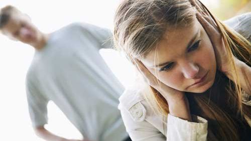 Uluitor! O mamă şi-a lăsat concubinul să-i violeze fiica de 14 ani până aceasta rămâne însărcinată