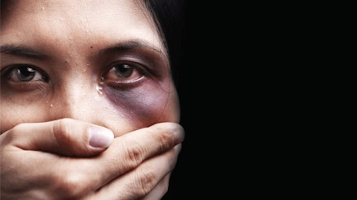 DERAPAJ. Un ziar rusesc le îndeamnă pe soţiile bătute să se bucure: cresc şansele de a naşte băieţi