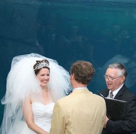 Mireasa nu a fost vedeta zilei, dar nu s-a supărat. Fotografia face înconjurul lumii!