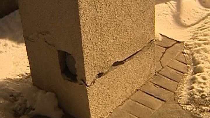 Blocurile vechi, mai sigure decat cele noi. Tot mai multi proprietari sunt pacaliti de dezvoltatori