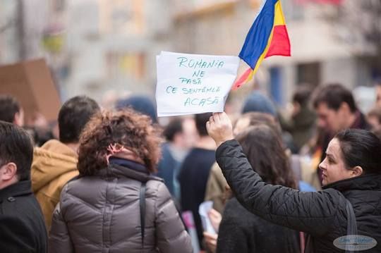 Zeci de români au ieşit în stradă la Berlin şi la Bruxelles. Imagini incredibile