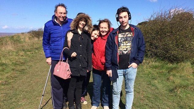 Şi-au fotografiat părinţii în fază terminală pe patul de spital! Imaginea care te va face să plângi 