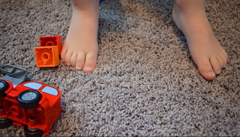 7 surse NEBĂNUITE de POLUARE a aerului din camera ta