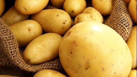 Așa se gătesc corect cartofii. Nu-i mai fierbe în apă 
