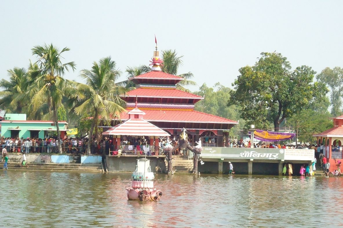 A mers şi s-a rugat, apoi, în faţa tuturor, un bărbat a făcut sacrificiul suprem