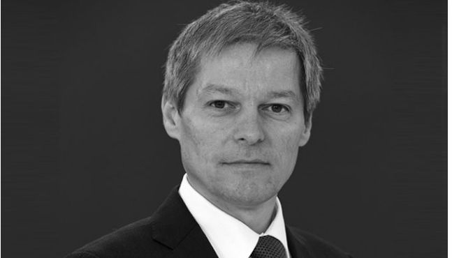 Dacian Cioloş, solicitare către premierul Grindeanu, în timp ce 100 000 de oameni protestează în ger