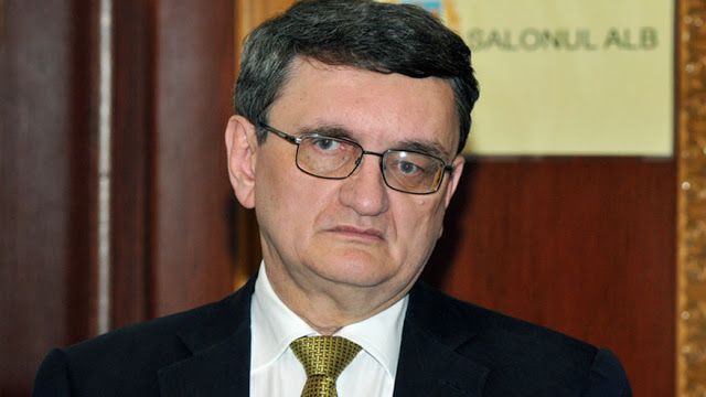 Cererea privind revocarea lui Victor Ciorbea din funcție a fost transmisă comisiilor de specialitate