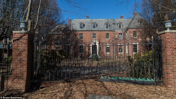 Imaginile care te vor bântui toată viaţa! Ce au descoperit într-un conac abandonat în anii '70