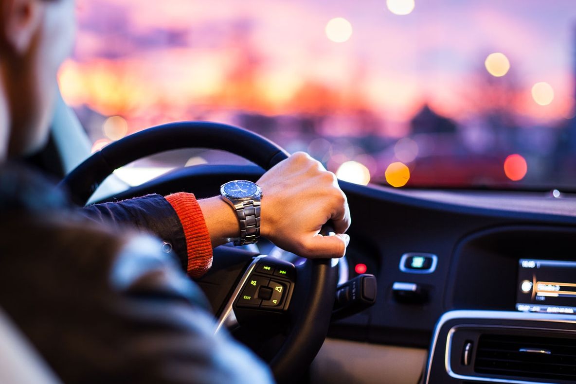 Obiceiul care te poate UCIDE la volan! Toată lumea îl are