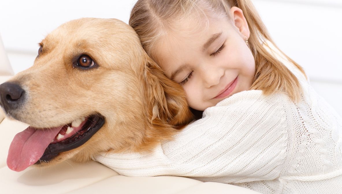 Să-i cumperi sau nu un câine copilului? Ce spun specialiștii