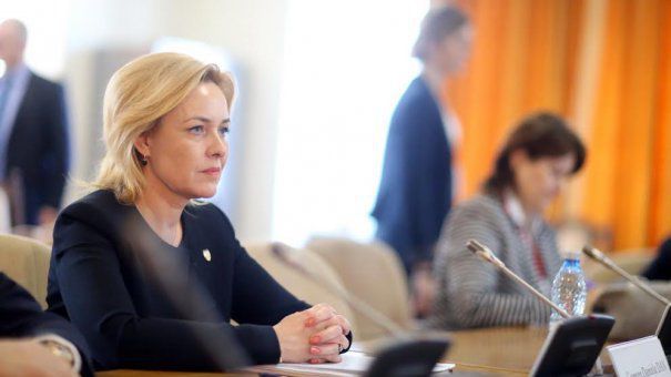 Carmen Dan acuză jurnaliştii că au instigat cetăţenii pe reţelele de socializare