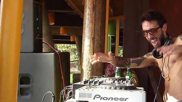 Un DJ celebru şi-a pus capăt zilelor! A mixat pe cele mai faimoase scene. Fanii sunt îndureraţi