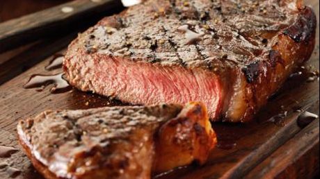 Ce trebuie să faci imediat după ce gătești carne. Obiceiul greșit la care să renunți