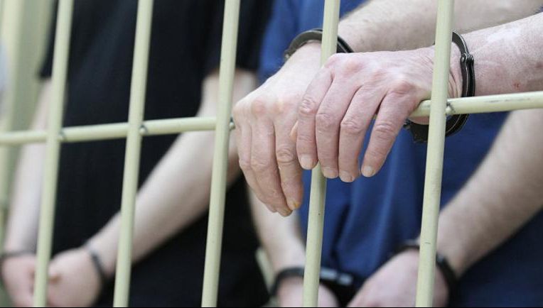 Plenul Senatului a decis: Graţierea se întoarce la Comisia Juridică. Dezbaterile, marcate de protest