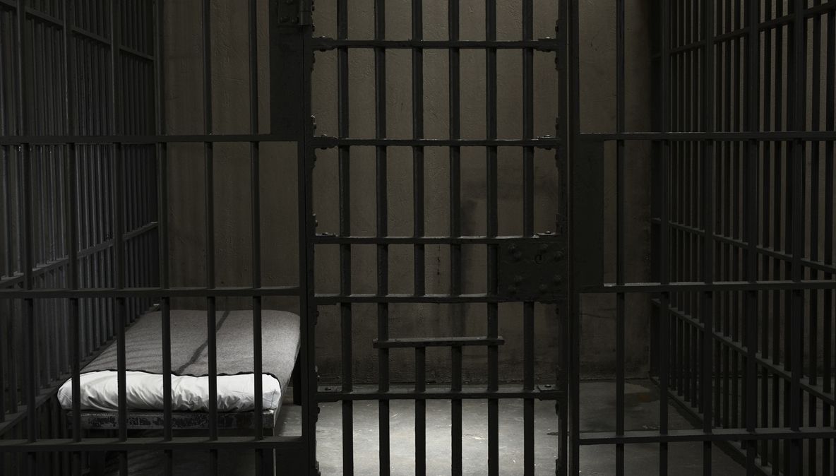 ICCJ sesizează CCR, pentru închisoarea de weekend