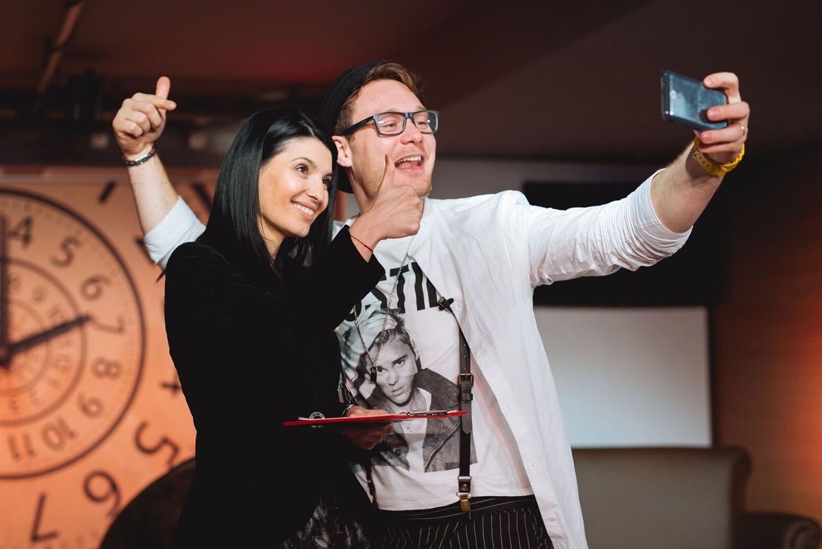 Premieră: Lavinia Șandru joacă într-o piesă scrisă de un adolescent și pusă în scenă la Excelsior 