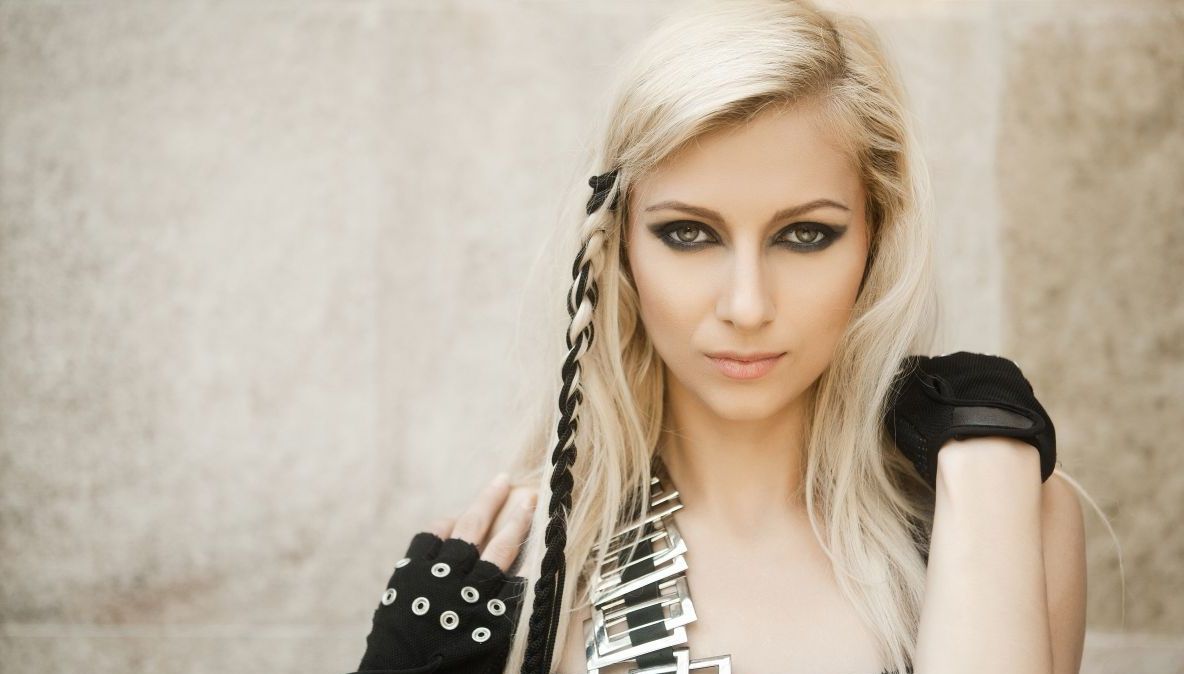 De ce s-a retras Lora din competiţia Eurovision?