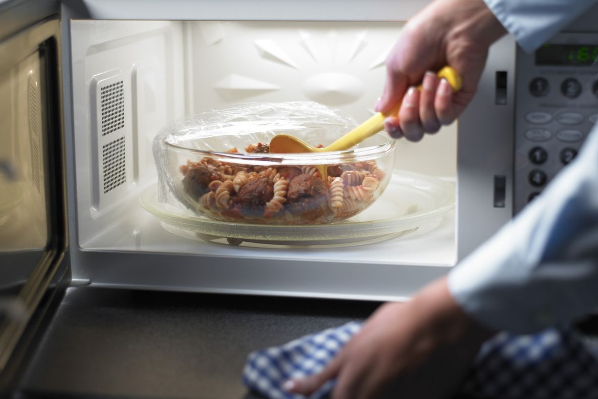 Patru alimente pe care nu este bine să le consumi reîncălzite! Pot provoca afecţiuni digestive grave