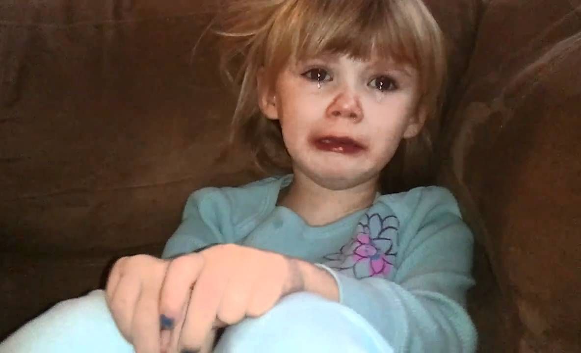 Când au năvălit în casă, fetița mângâia trupul neînsuflețit al mamei. Dumnezeule. Ce a urmat