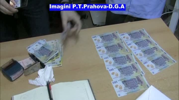 Un medic a luat de 19 ori şpagă într-o singură zi 