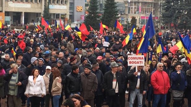 MITING pentru susţinerea lui Sorin Grindeanu. Peste 6.000 de oameni, în stradă