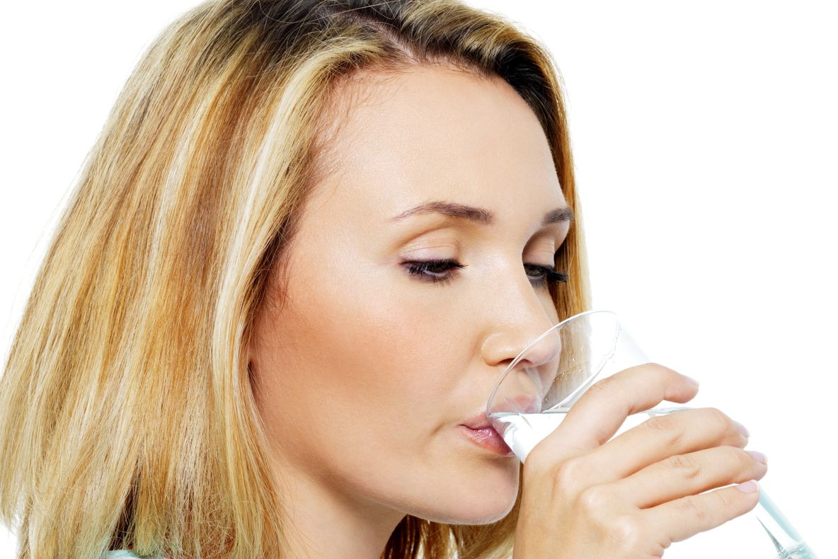 Motive să bei apă caldă în mod regulat